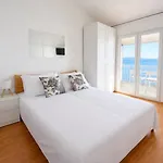 Apartman Seafront House With Private Access & Parking