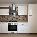 Apartman Seafront House With Private Access & Parking Marusici