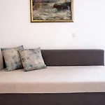 Seafront House With Private Access & Parking Apartman