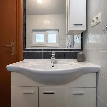 Seaside House - Sunbeds - Free Parking * Marusici (Split-Dalmatia)