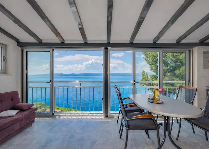 Seafront House With Private Access & Parking *