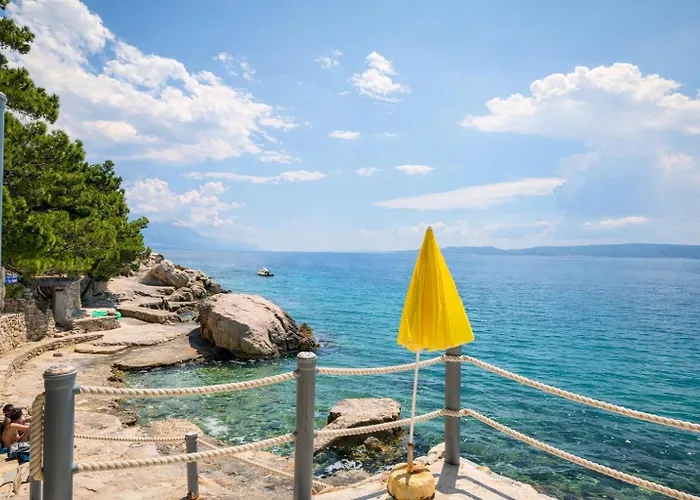 Seafront House With Private Access & Parking Apartment Marusici (Split-Dalmatia)