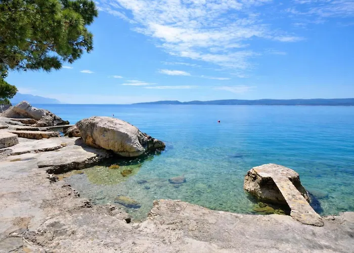 Apartment Seafront House With Private Access & Parking