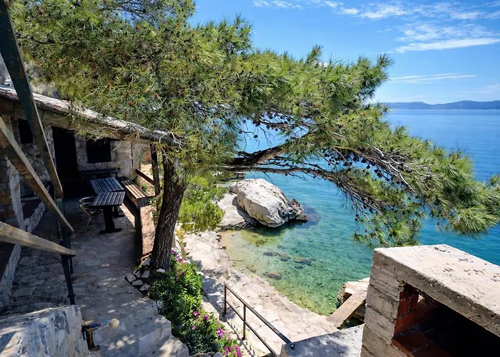 Apartment Seafront House With Private Access & Parking *