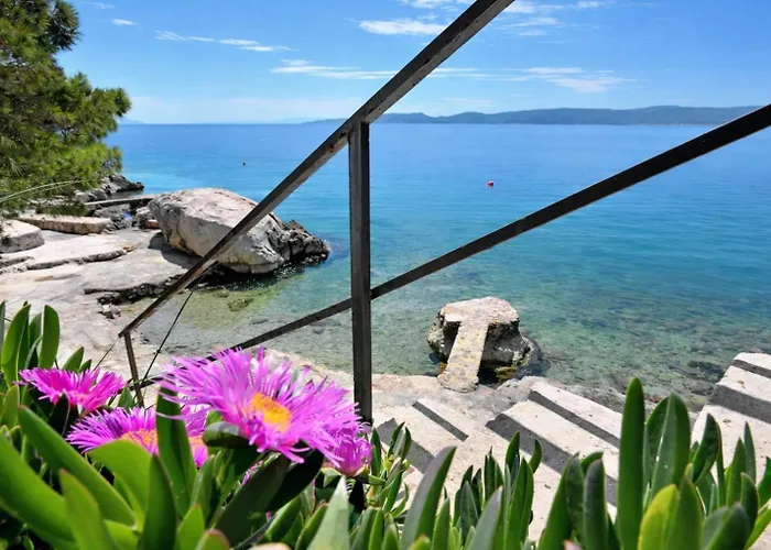Seafront House With Private Access & Parking Marusici (Split-Dalmatia)