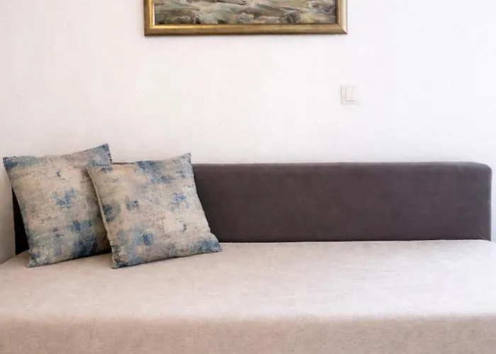 Seafront House With Private Access & Parking Apartment