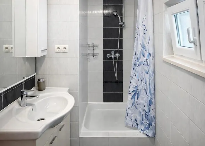 Seafront House With Private Access & Parking * Marusici (Split-Dalmatia)