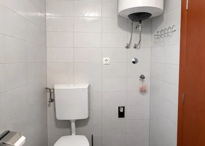 Seafront House With Private Access & Parking * Marusici (Split-Dalmatia)